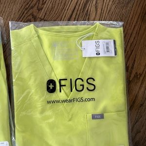 Figs Scrub Set: (L) Catrina One Pocket Scrub Top & (Large) Zamora Jogger (Tall)